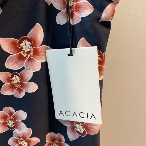 Acacia Lonny One Piece - Picture 4 of 8